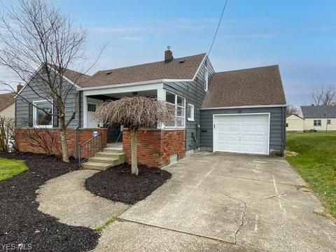 158 Helena Dr, Struthers, OH 44471 photo 2