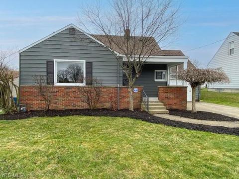 158 Helena Dr, Struthers, OH 44471 photo 1