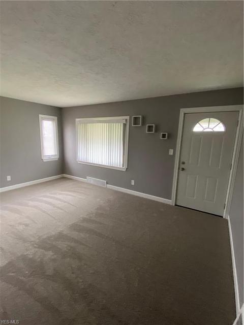 920 E 260th St, Euclid, OH 44132 photo 4