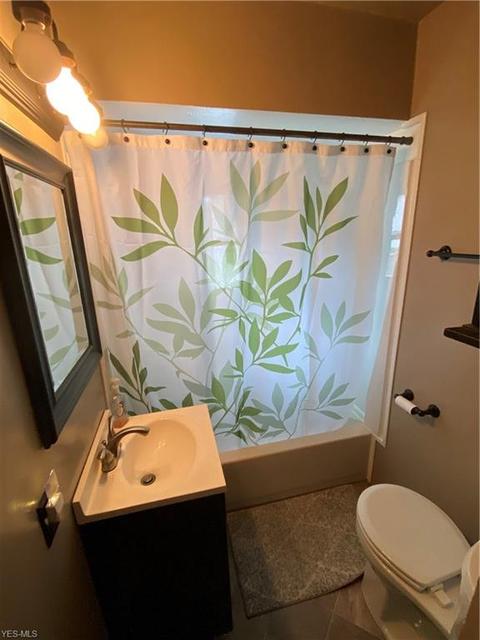 920 E 260th St, Euclid, OH 44132 photo 9