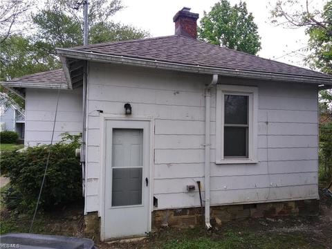322 18th St, Elyria, OH 44035 photo 4