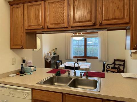 130 Legend Trl, Willowick, OH 44095 photo 6