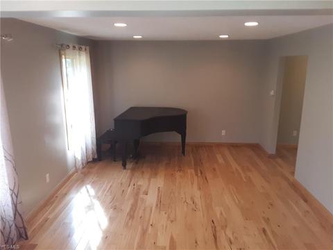 7330 Taft St, Mentor, OH 44060 photo 3
