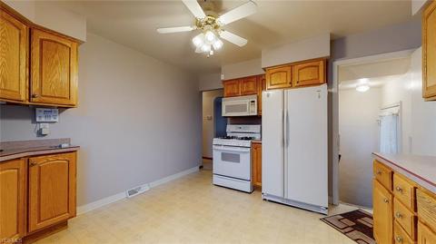 5668 E 141st St, Maple Heights, OH 44137 photo 8