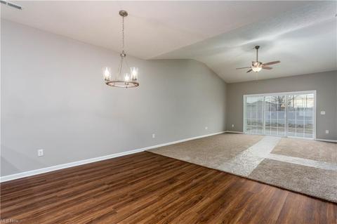 218 Oak Tree Ln, Elyria, OH 44035 photo 12