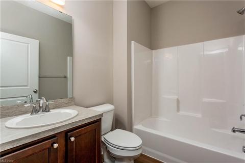 218 Oak Tree Ln, Elyria, OH 44035 photo 26