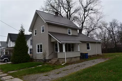1711 W 7th St, Ashtabula, OH 44004 photo 4