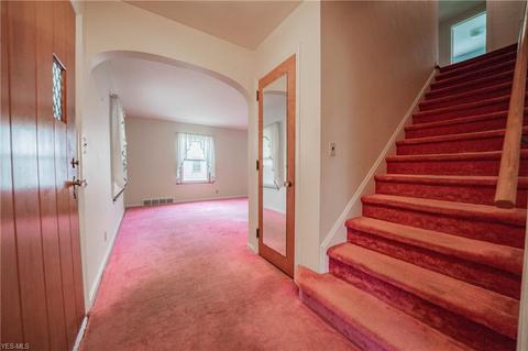 620 Gulf Rd, Elyria, OH 44035 photo 2