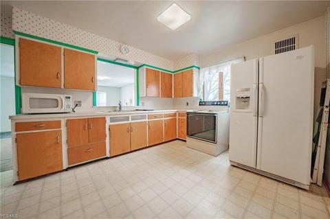 620 Gulf Rd, Elyria, OH 44035 photo 9