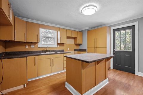 550 7th St, Struthers, OH 44471 photo 4