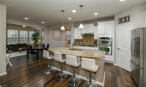 705 Joseph Dr, Aurora, OH 44202 photo 2