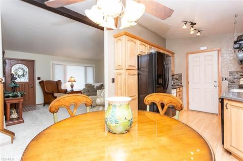 9602 Munich Dr, Parma, OH 44130 photo 6