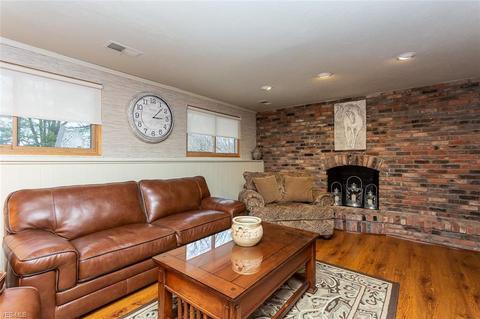 9602 Munich Dr, Parma, OH 44130 photo 9