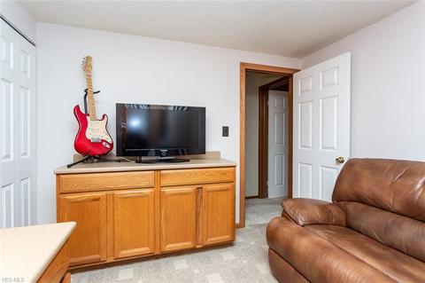 9602 Munich Dr, Parma, OH 44130 photo 17