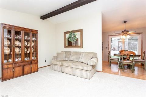 9602 Munich Dr, Parma, OH 44130 photo 3