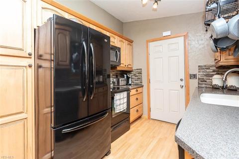 9602 Munich Dr, Parma, OH 44130 photo 7