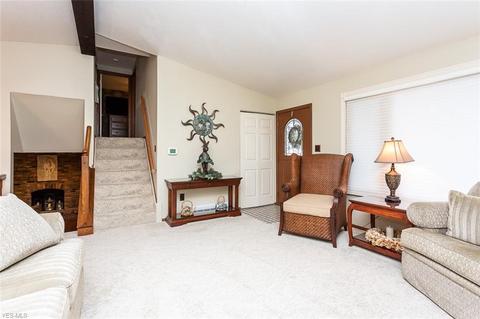9602 Munich Dr, Parma, OH 44130 photo 4