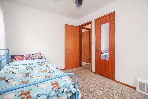29664 Robert St, Wickliffe, OH 44092 photo 10