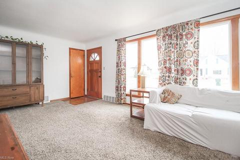 29664 Robert St, Wickliffe, OH 44092 photo 5