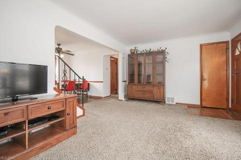 29664 Robert St, Wickliffe, OH 44092 photo 4