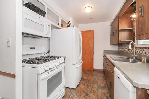 29664 Robert St, Wickliffe, OH 44092 photo 17