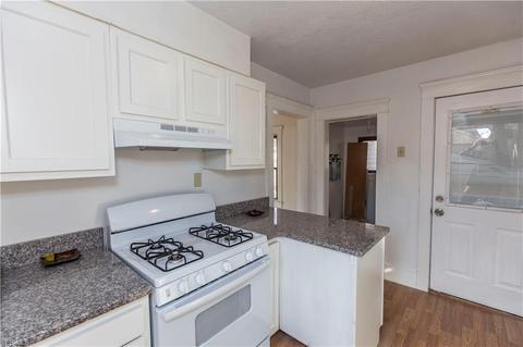 819 Carlysle St, Akron, OH 44310 photo 6