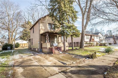 819 Carlysle St, Akron, OH 44310 photo 1