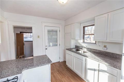 819 Carlysle St, Akron, OH 44310 photo 7