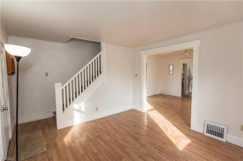 819 Carlysle St, Akron, OH 44310 photo 8