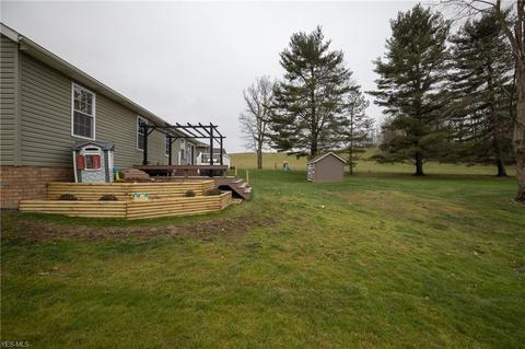 1402 Edgewood Dr, Dover, OH 44622 photo 4