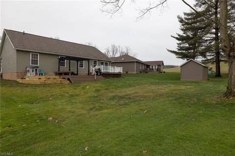 1402 Edgewood Dr, Dover, OH 44622 photo 3