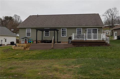 1402 Edgewood Dr, Dover, OH 44622 photo 2