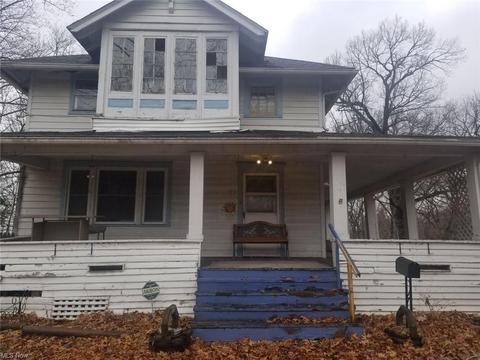 113 Vesper St, Akron, OH 44310 photo 2