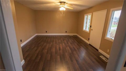 4672 Willowbrook Dr, Mentor, OH 44060 photo 2