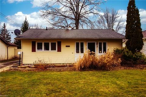4672 Willowbrook Dr, Mentor, OH 44060 photo 1