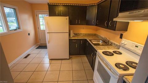 4672 Willowbrook Dr, Mentor, OH 44060 photo 4