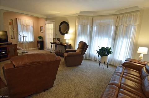 260 E 211th St, Euclid, OH 44123 photo 3