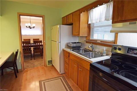 260 E 211th St, Euclid, OH 44123 photo 5