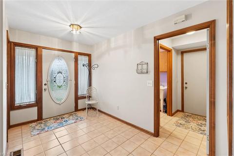 6290 Cloverly Dr, Solon, OH 44139 photo 2