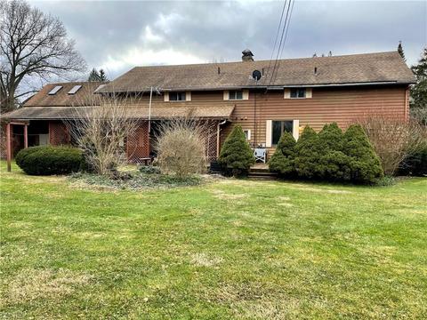 21 Harmony Hills Dr, Akron, OH 44321 photo 2