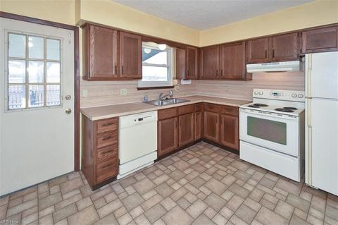 150 Potomac Dr, Elyria, OH 44035 photo 14