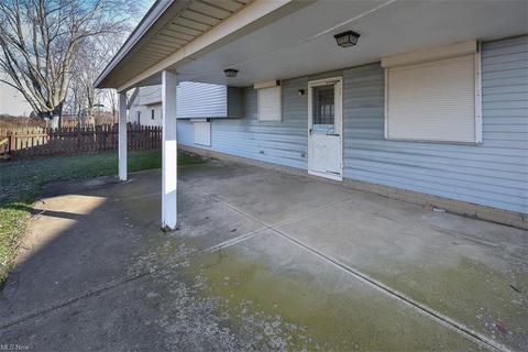 150 Potomac Dr, Elyria, OH 44035 photo 3