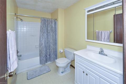 150 Potomac Dr, Elyria, OH 44035 photo 23