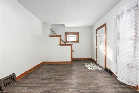 223 Olive St, Elyria, OH 44035 photo 6