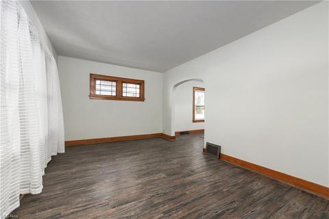 223 Olive St, Elyria, OH 44035 photo 4
