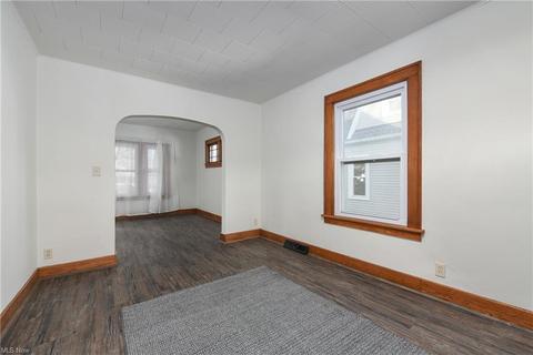 223 Olive St, Elyria, OH 44035 photo 9