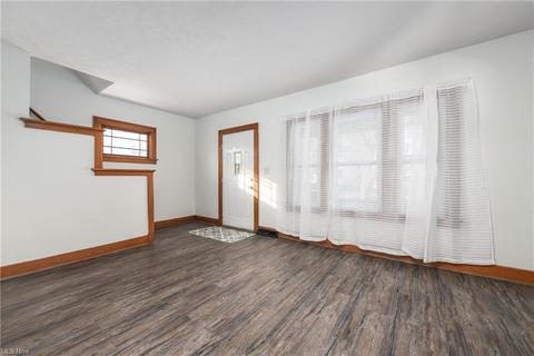 223 Olive St, Elyria, OH 44035 photo 5