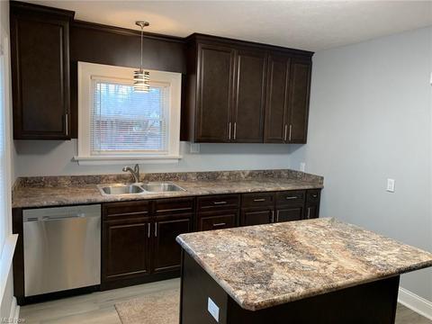 795 E 232nd St, Euclid, OH 44123 photo 8