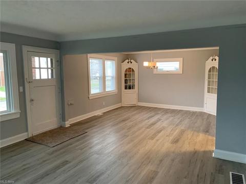 795 E 232nd St, Euclid, OH 44123 photo 2