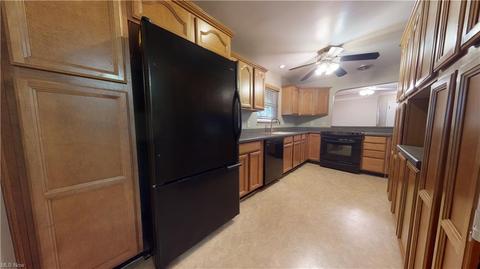 5790 Eldon Dr, Parma, OH 44130 photo 4